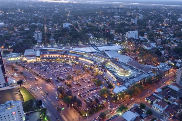 Shopping del Sol was the first shopping center in Paraguay, located on one of Asunción’s main avenues.